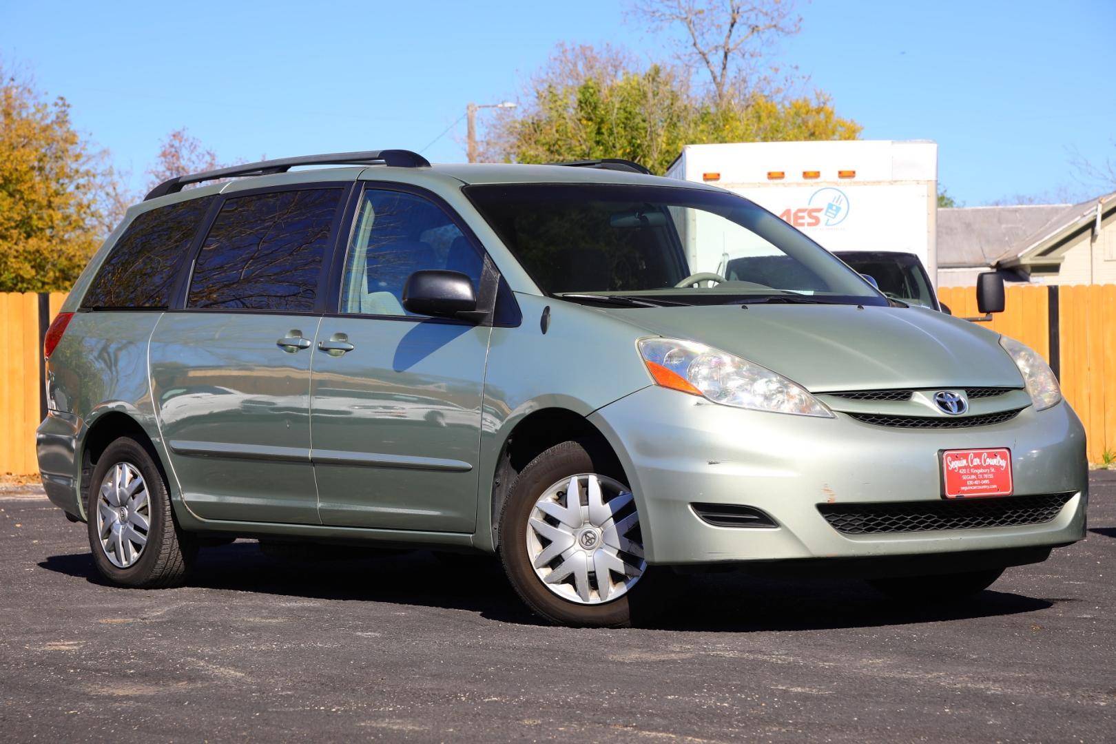 2006 GREEN TOYOTA SIENNA LE 7-Passenger (5TDZA23C66S) with an 3.3L V6 DOHC 24V engine, 5-SPEED AUTOMATIC transmission, located at 420 E. Kingsbury St., Seguin, TX, 78155, (830) 401-0495, 29.581060, -97.961647 - Photo#0